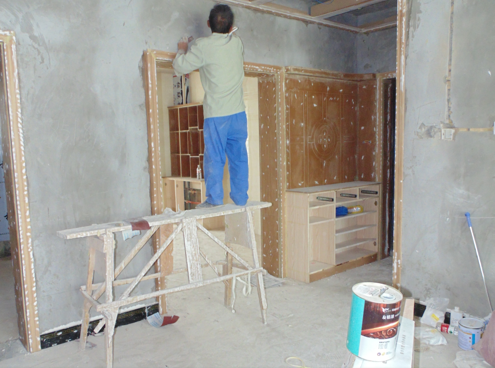 冒高溫戰酷暑，友情漆代理確保工程按時完工